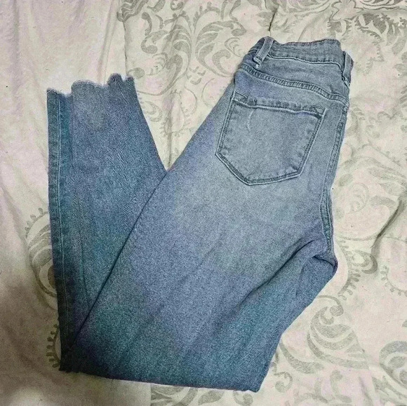 KanCan Denim - Kancan light wash distressed skinny jeans!